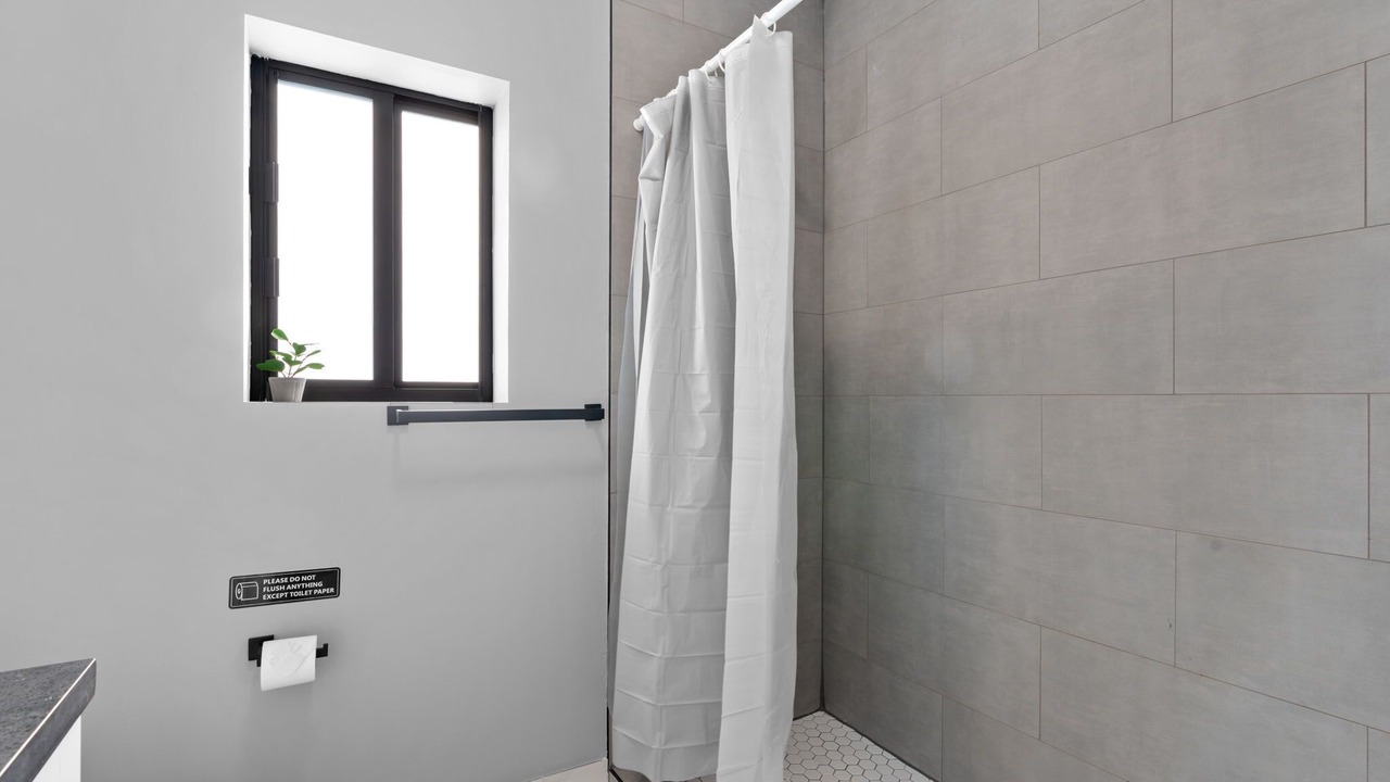 Photo of Bathroom in Allapattah