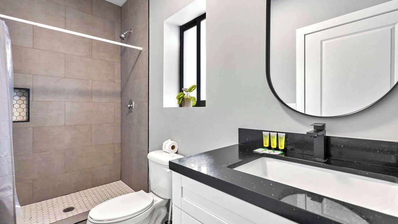 Photo of Bathroom in Allapattah