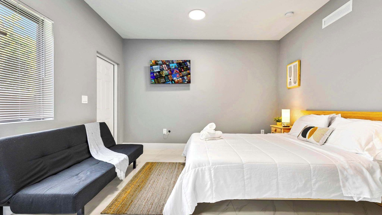Photo of Bedroom in Allapattah