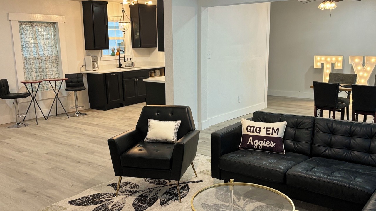 Photo of Livingroom in College Station