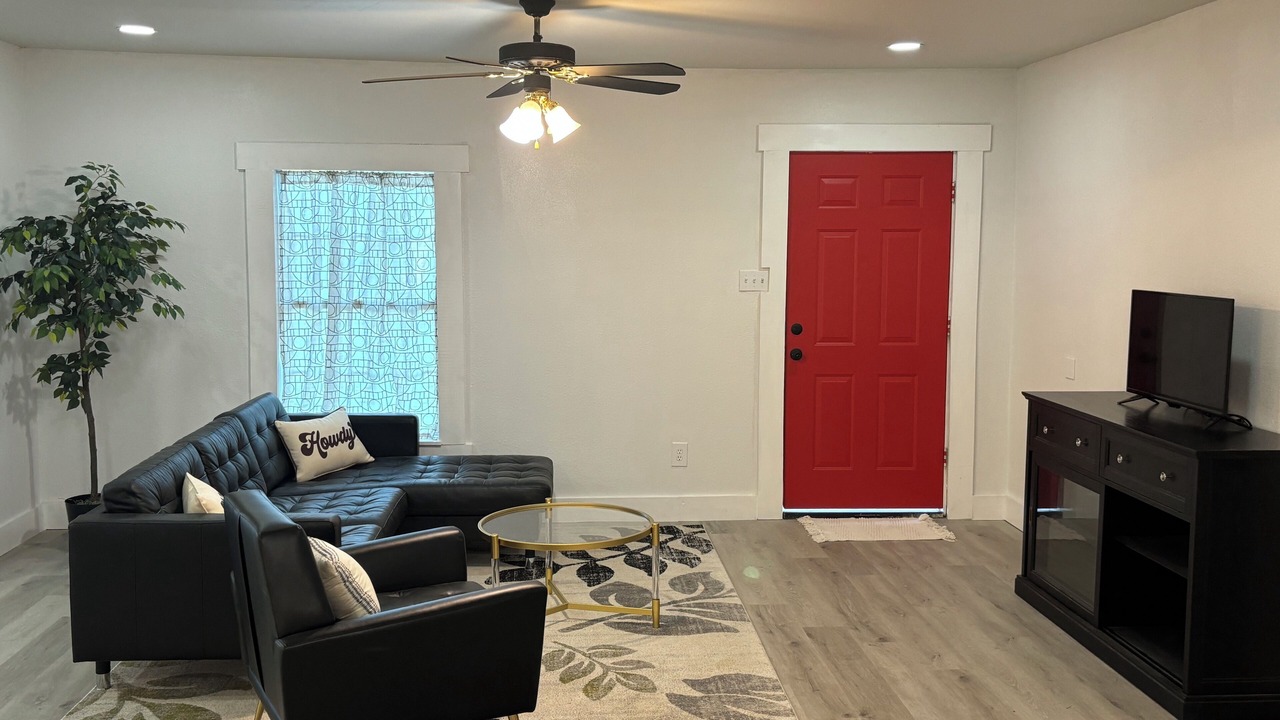 Photo of Livingroom in College Station
