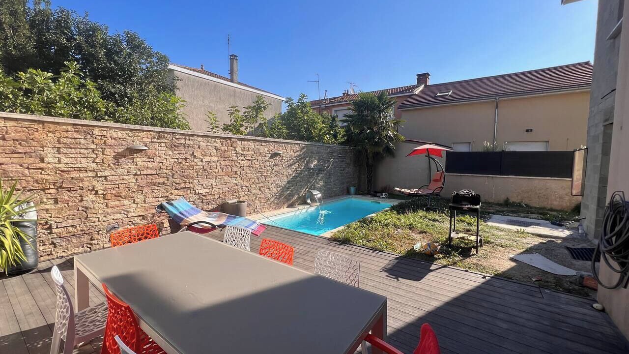 Photo of Others in Buers