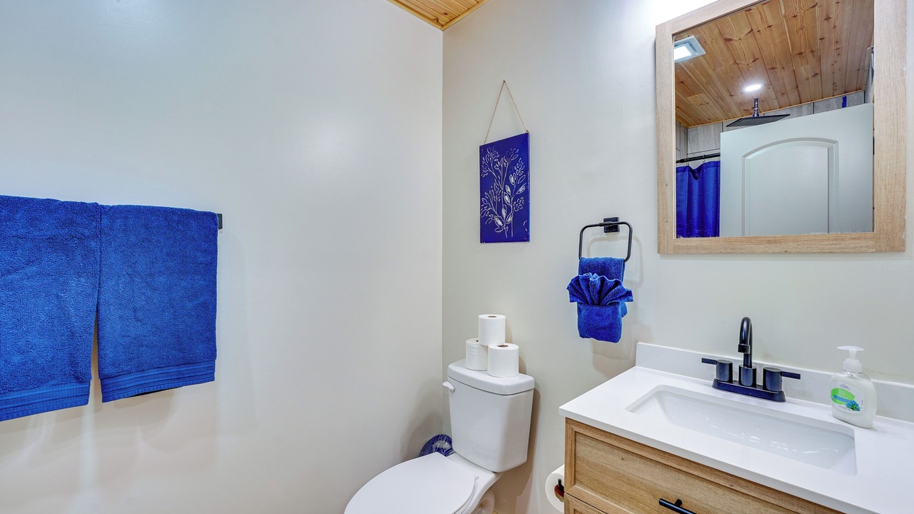 Photo of Bathroom in Golden