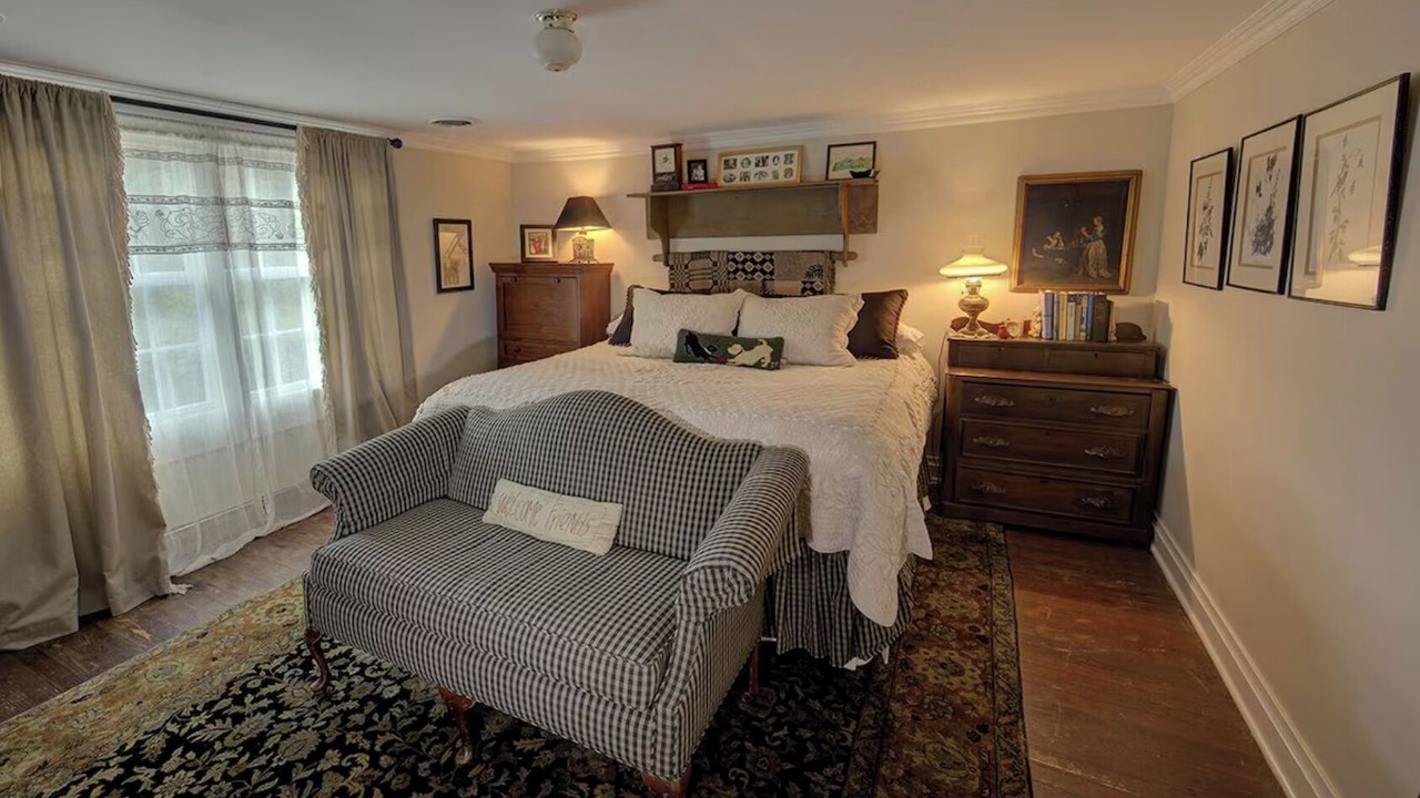 Photo of Bedroom in Roseland