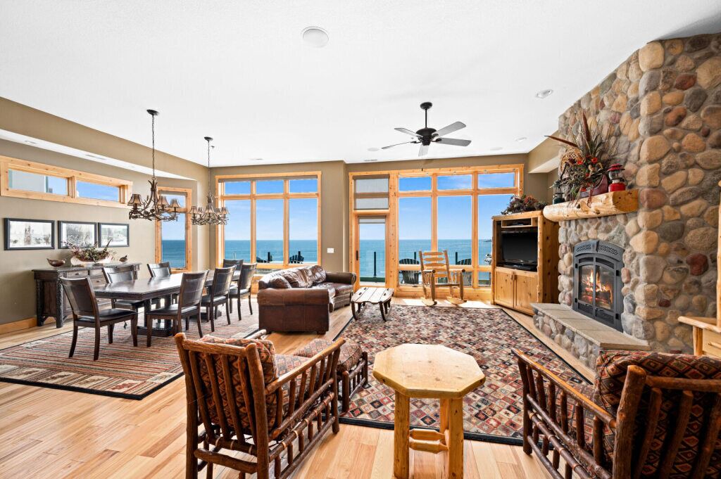 Photo of Livingroom in Two Harbors