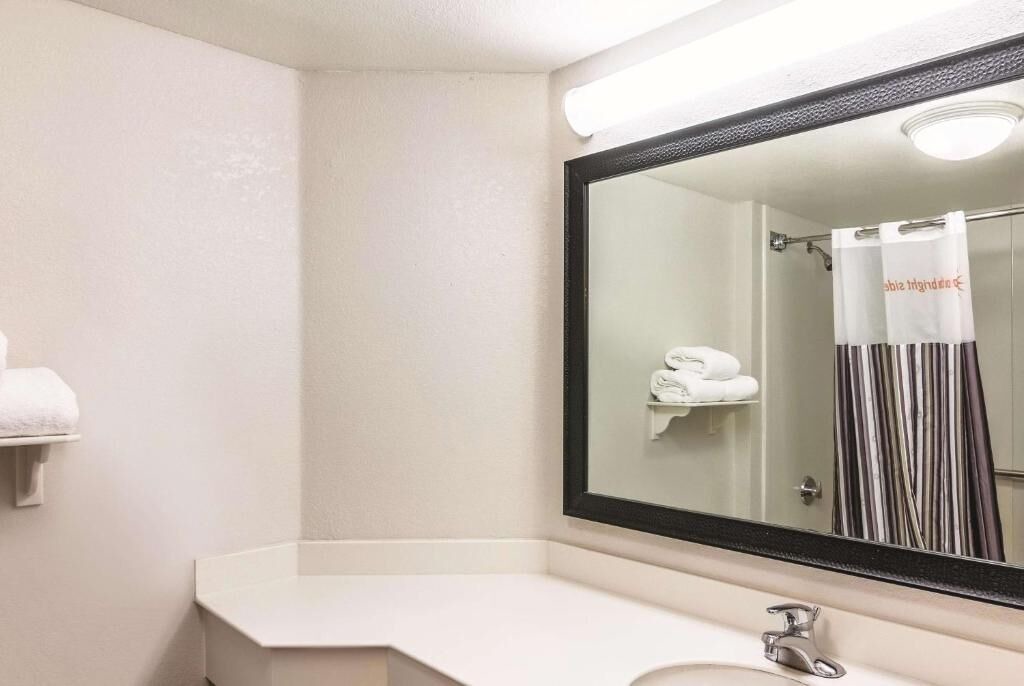 Photo of Bathroom in Airport North