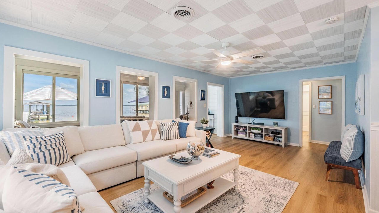 Photo of Livingroom in Candler