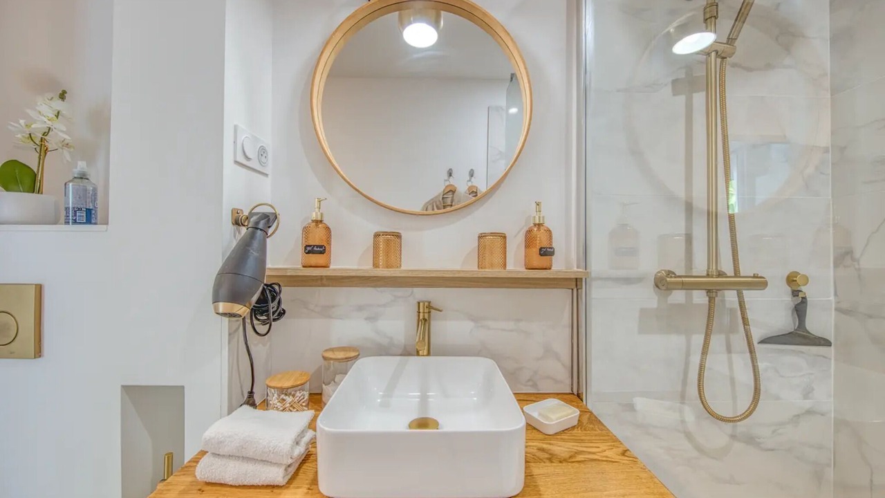 Photo of Bathroom in Saint-Christoly-Medoc