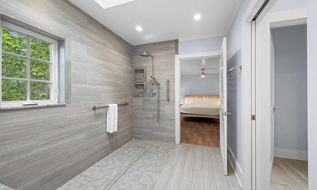 Photo of Bathroom in Brooksville