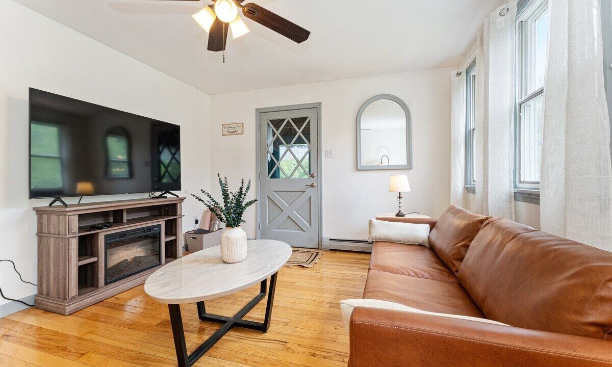 Photo of Livingroom in Hancock