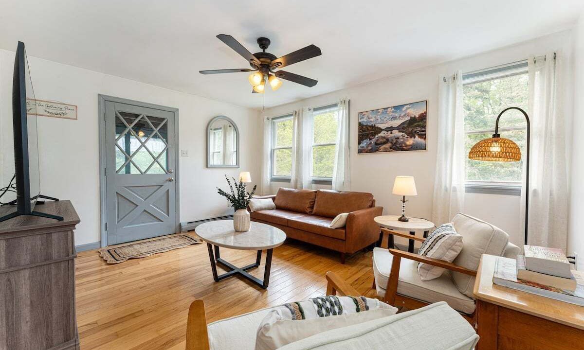 Photo of Livingroom in Hancock