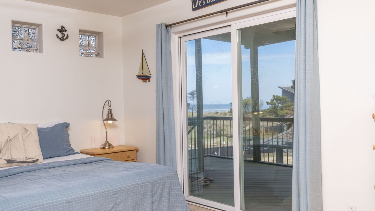 Photo of Bedroom in Rockaway Beach