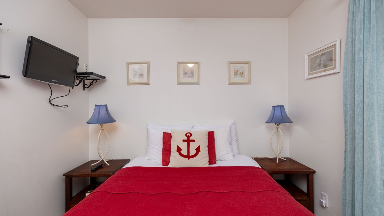 Photo of Bedroom in Rockaway Beach