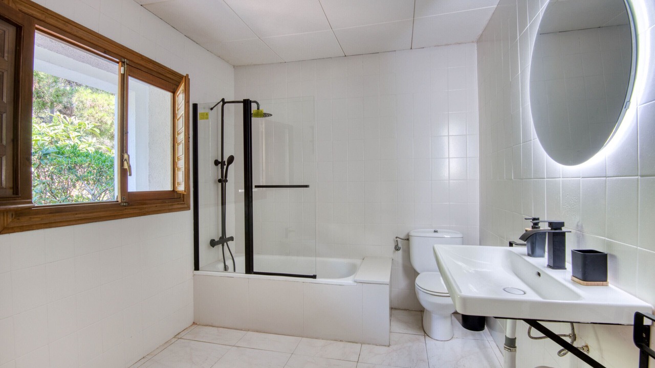 Photo of Bathroom in Pals