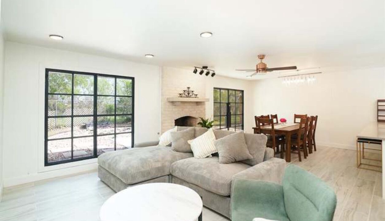 Photo of Livingroom in Blossoms Park