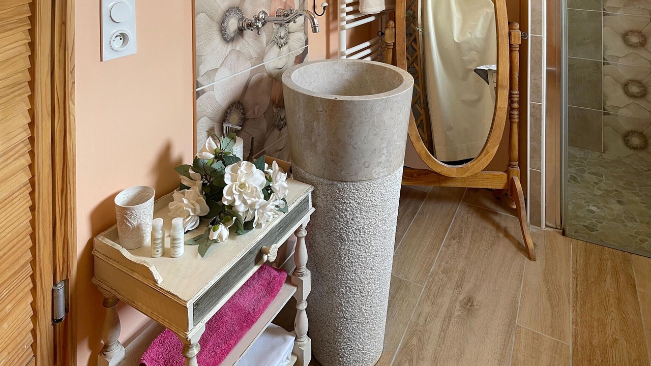 Photo of Bathroom in Seigy