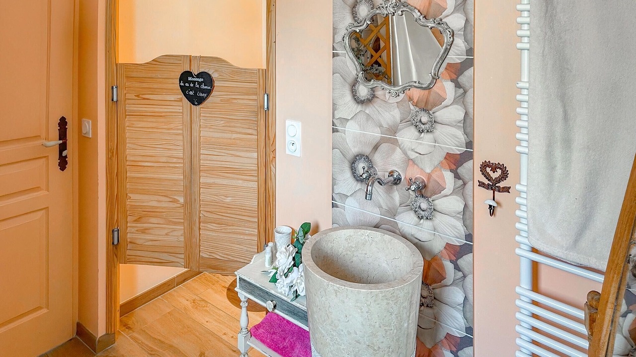 Photo of Bathroom in Seigy