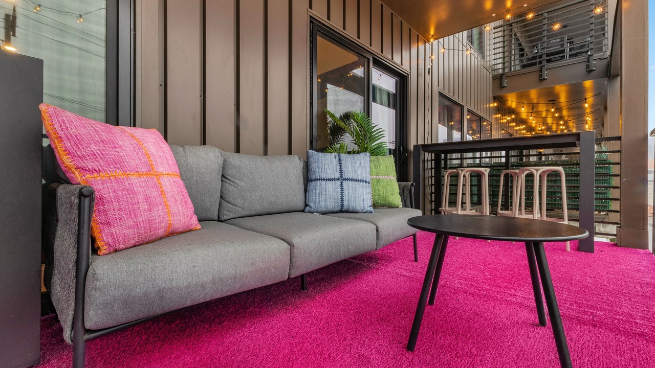 Photo of Patio Balcony in Eighth Avenue