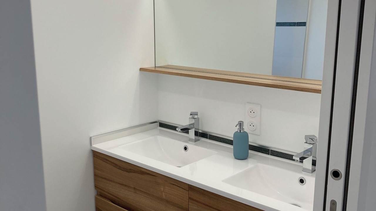 Photo of Bathroom in Petosse