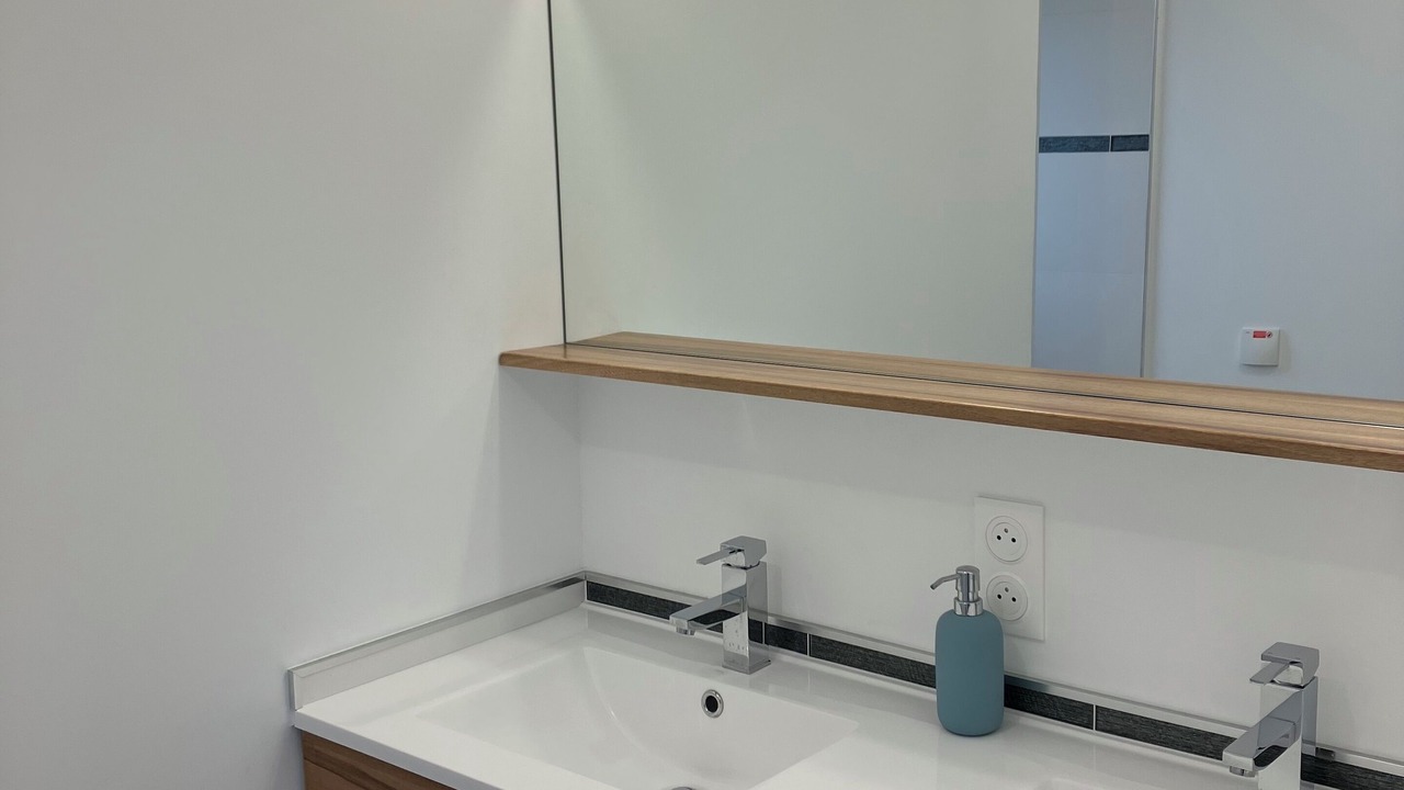 Photo of Bathroom in Petosse