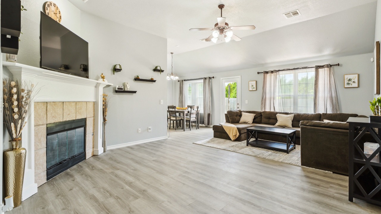 Photo of Livingroom in Midwest City