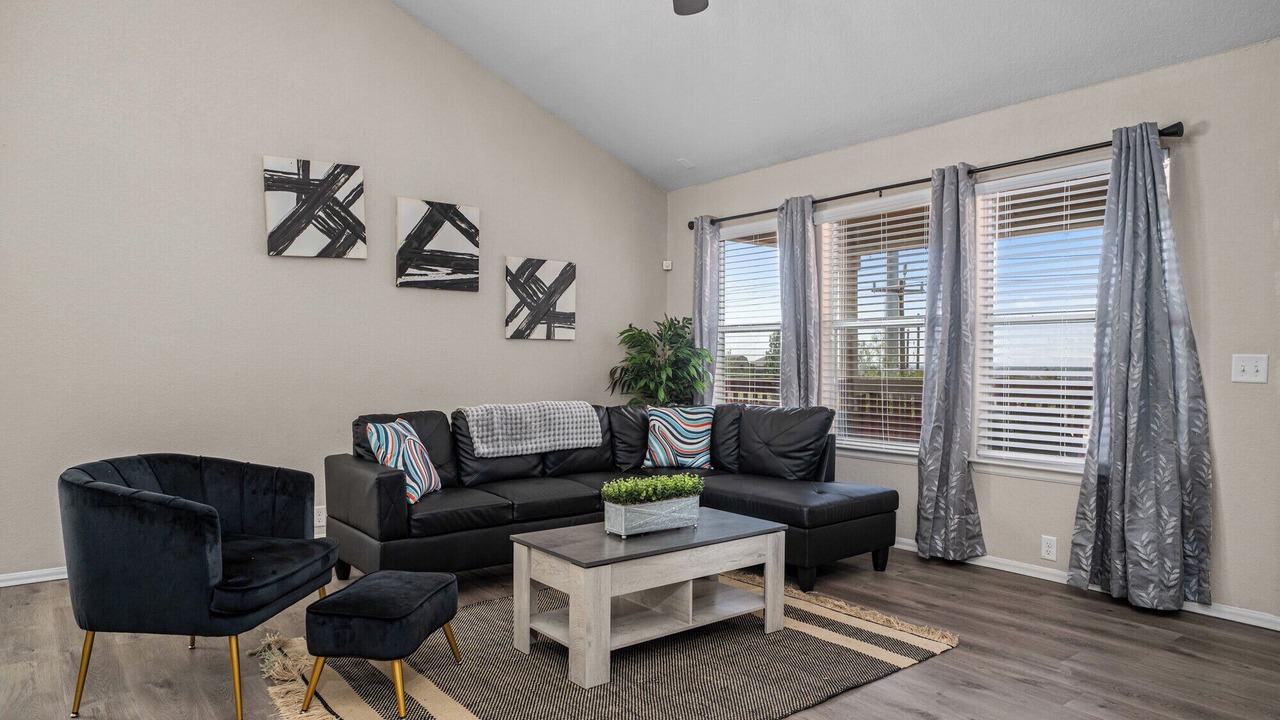Photo of Livingroom in Medina Valley