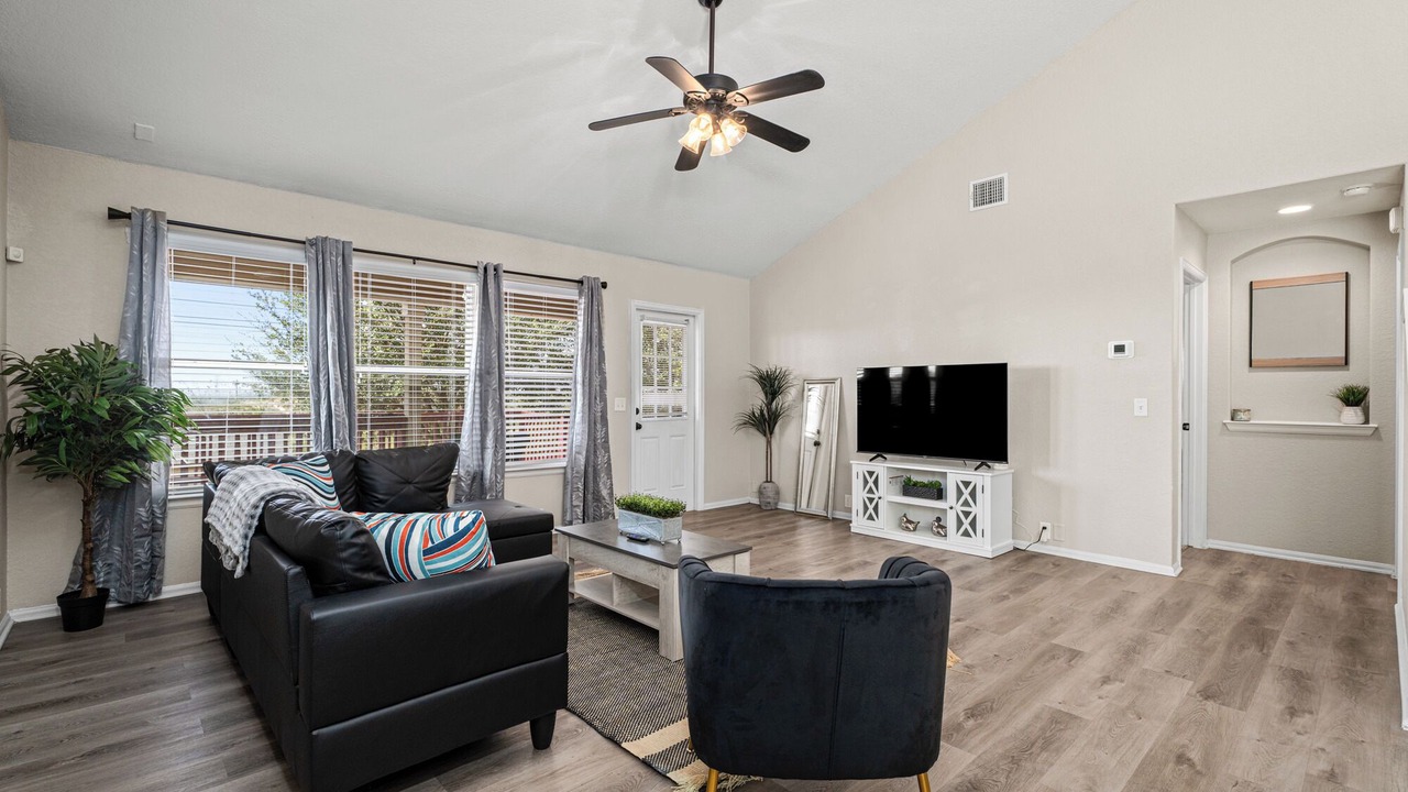 Photo of Livingroom in Medina Valley