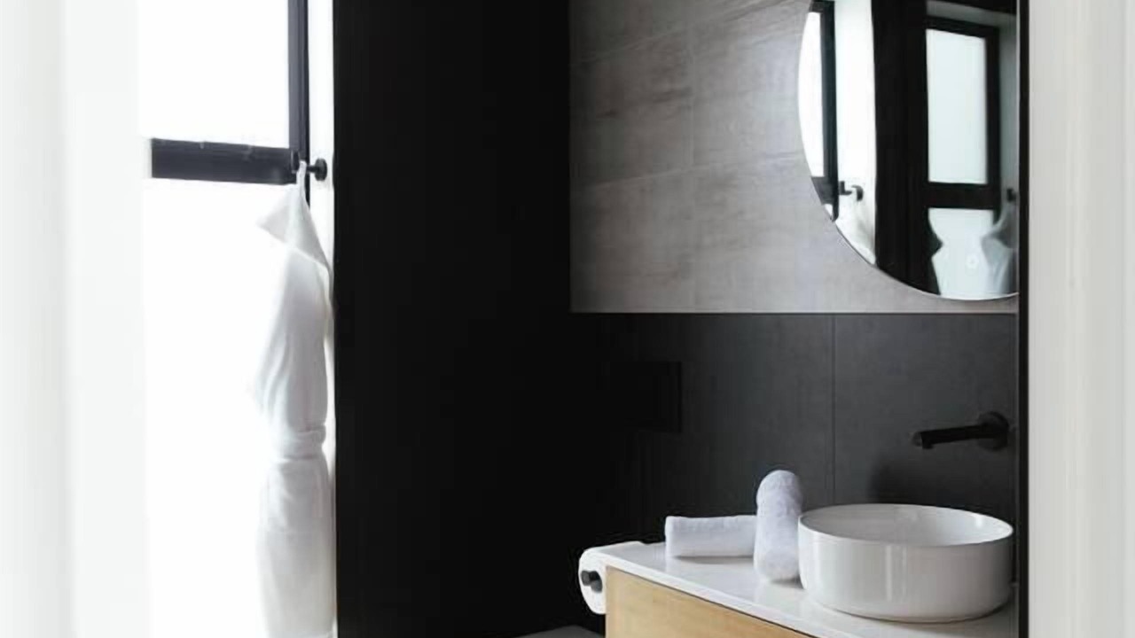 Photo of Bathroom in Pouto