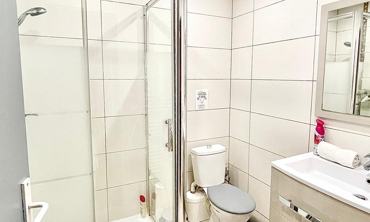 Photo of Bathroom in Villejuif