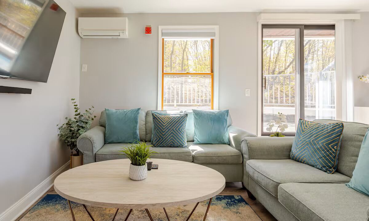 Photo of Livingroom in New Rochelle