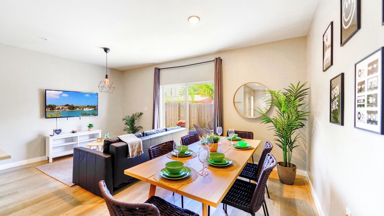 Photo of Livingroom in Golden Glades