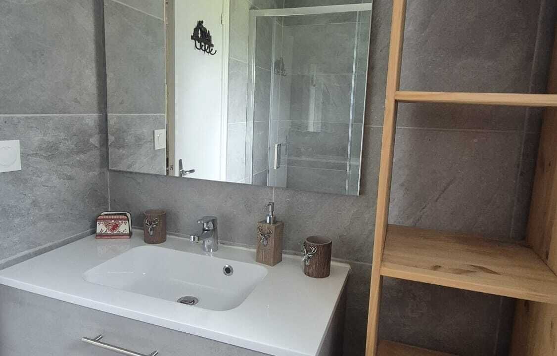 Photo of Bathroom in Campan