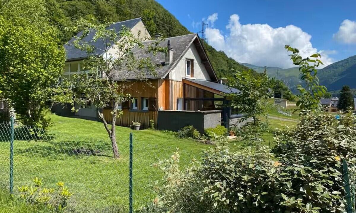 Photo of Outdoor in Campan