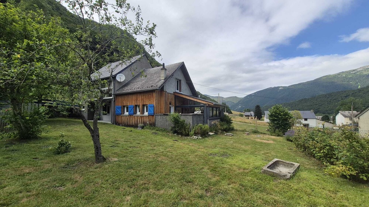 Photo of Outdoor in Campan
