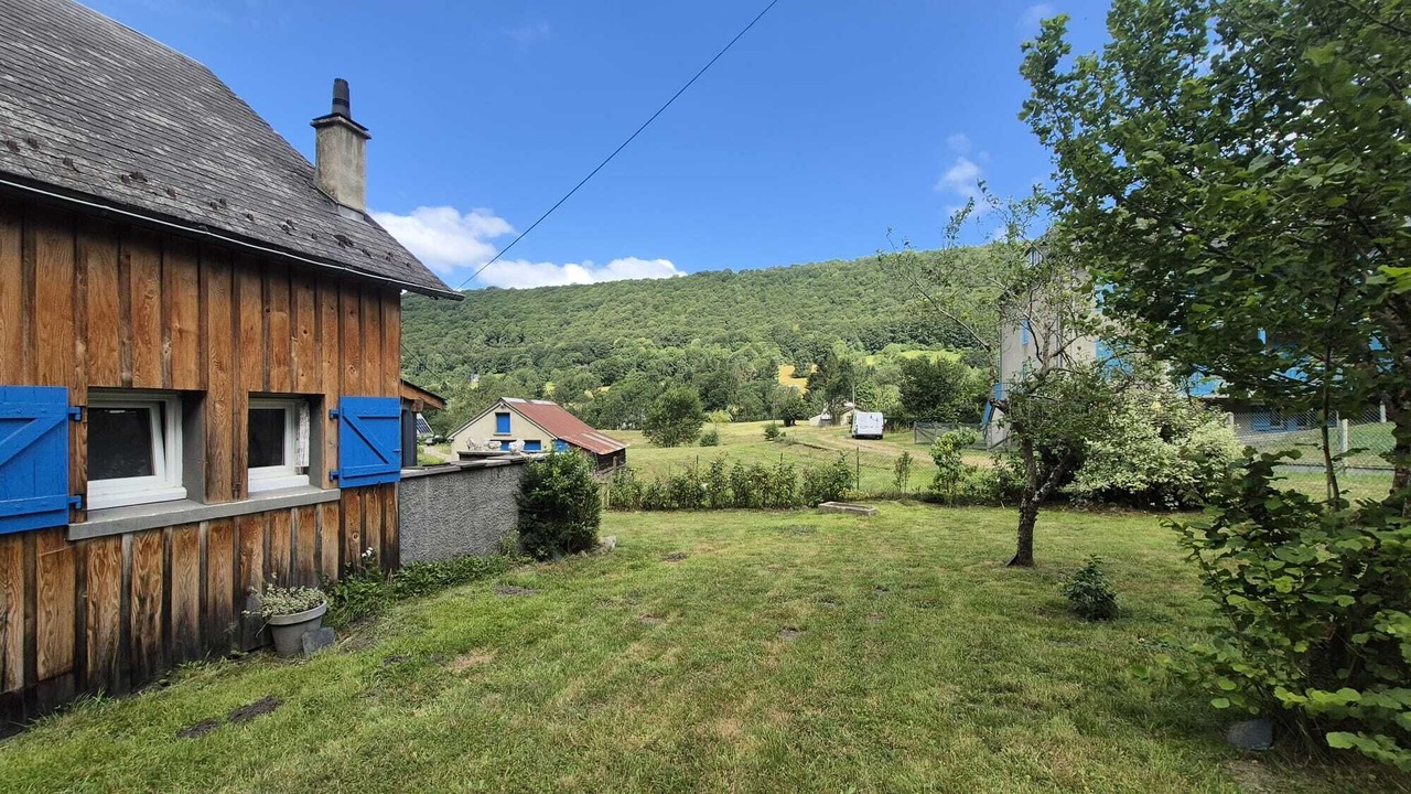 Photo of Outdoor in Campan