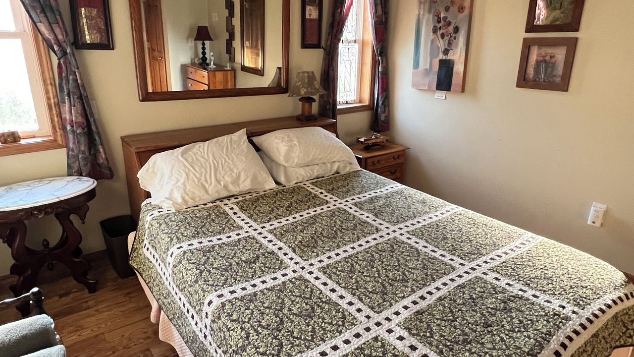 Photo of Bedroom in Lake Erie Beach