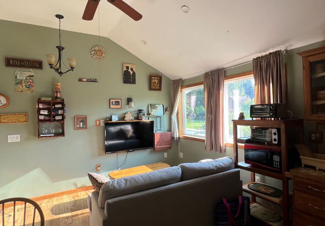 Photo of Livingroom in Lake Erie Beach