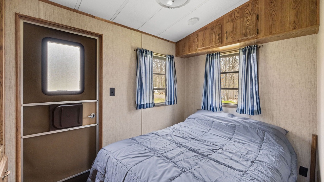 Photo of Bedroom in Russell