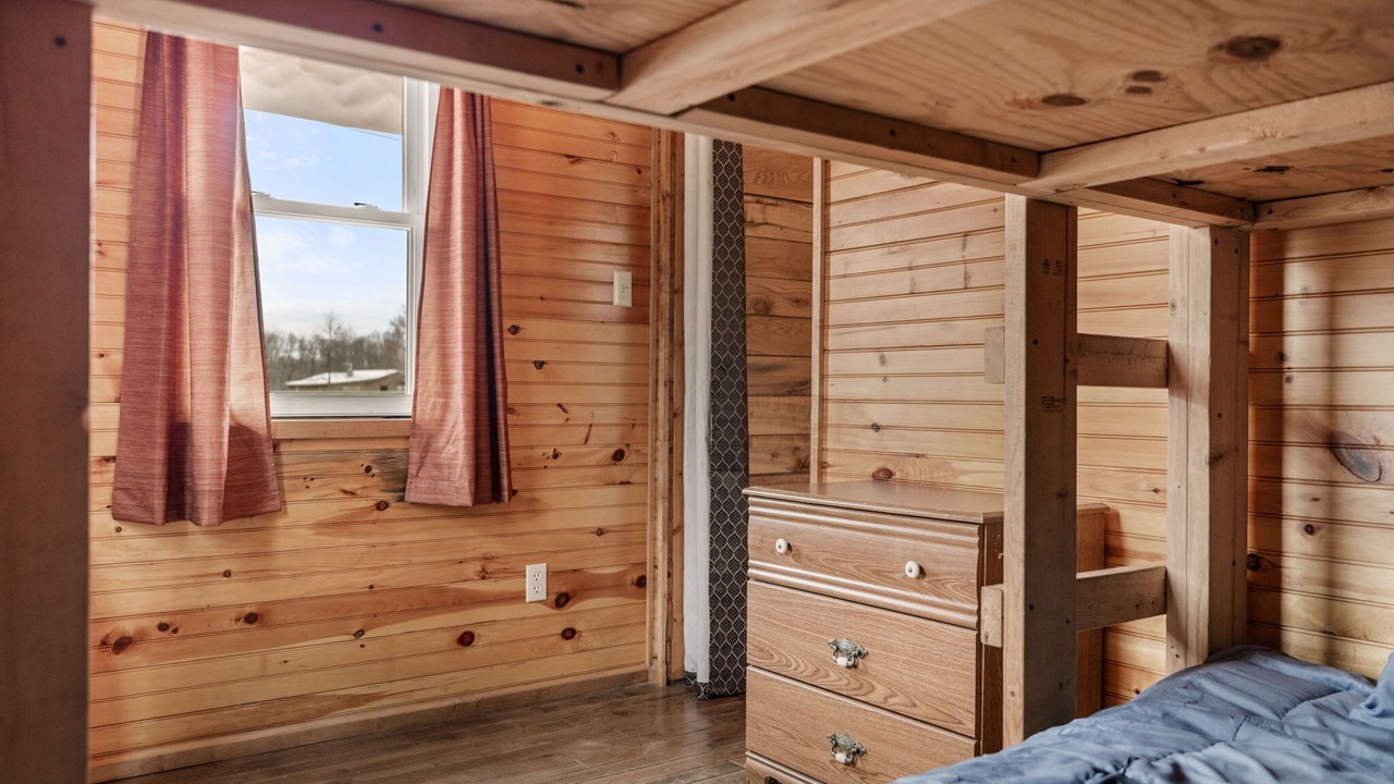 Photo of Bedroom in Russell