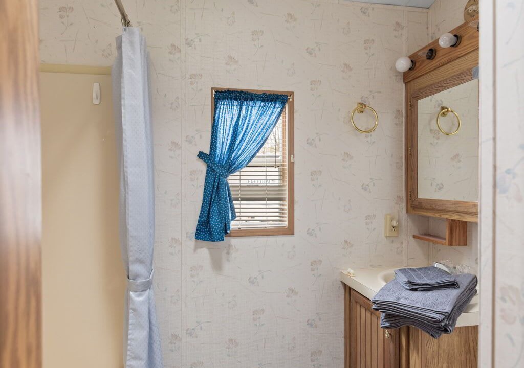 Photo of Bathroom in Russell