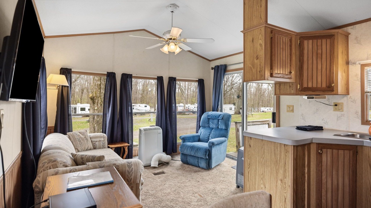 Photo of Livingroom in Russell