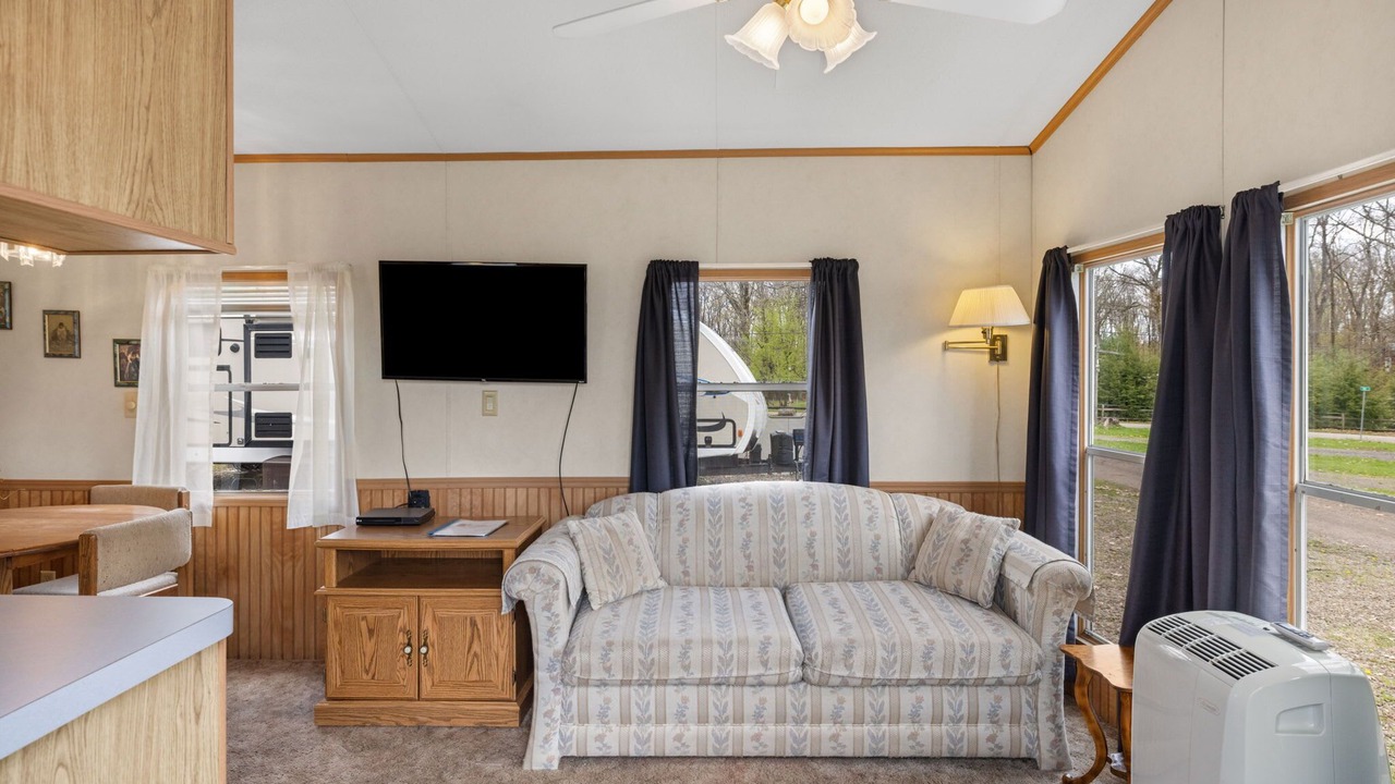 Photo of Livingroom in Russell