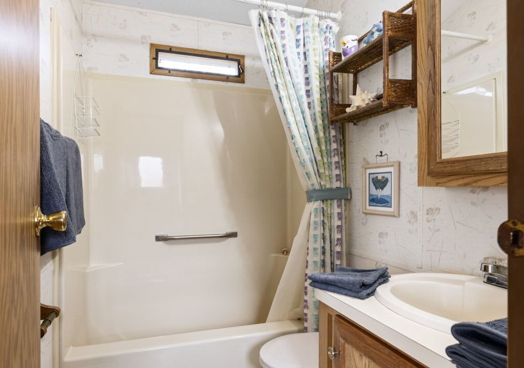 Photo of Bathroom in Russell