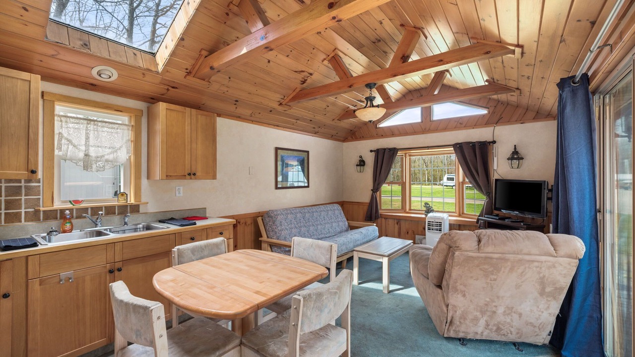 Photo of Livingroom in Russell