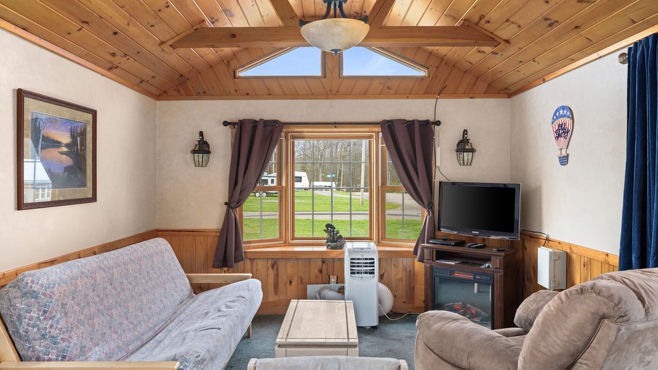 Photo of Livingroom in Russell
