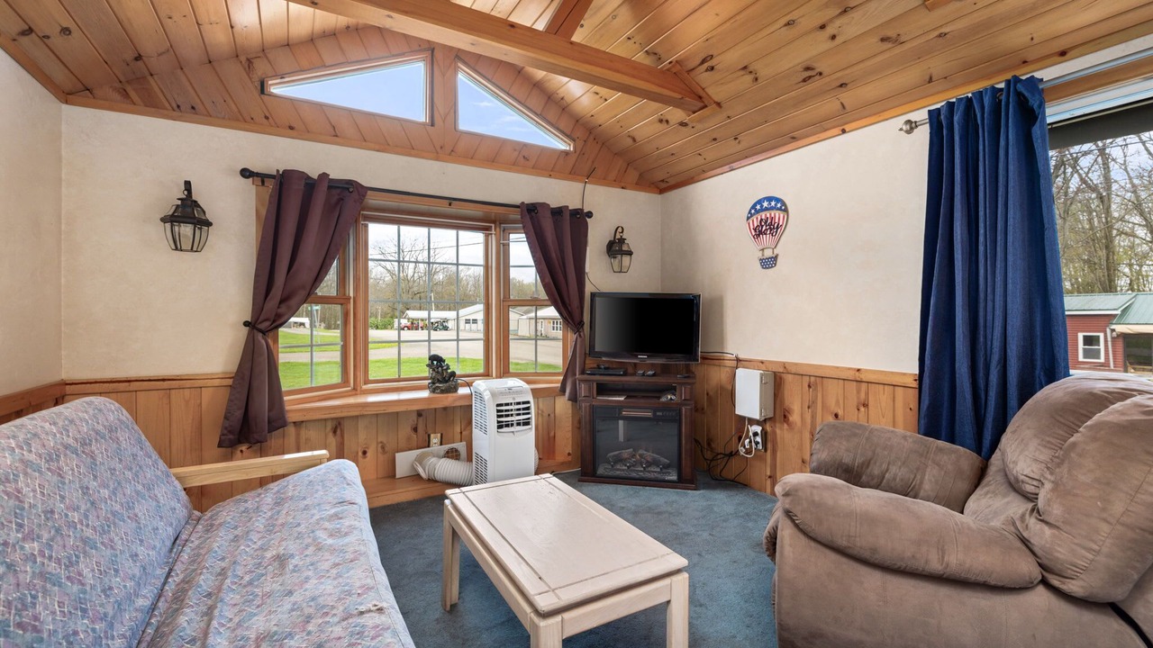 Photo of Livingroom in Russell