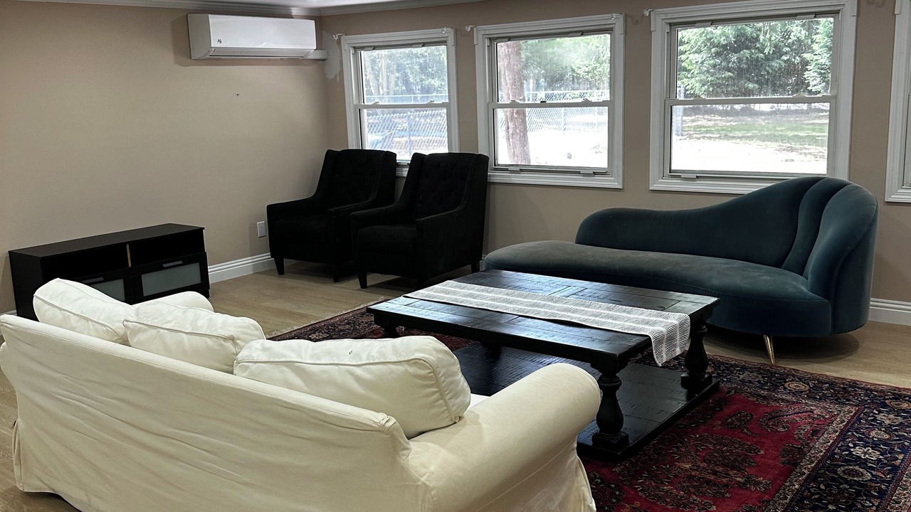 Photo of Livingroom in Muttontown