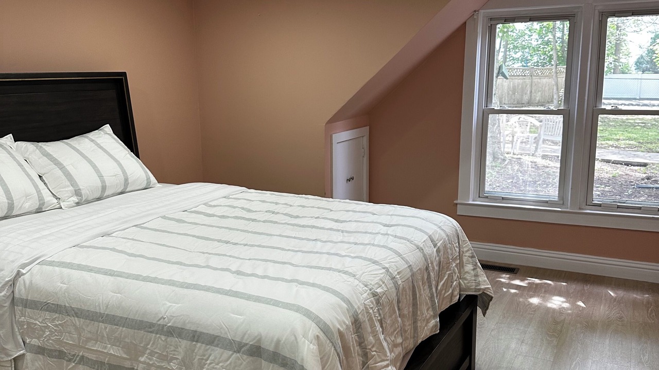 Photo of Bedroom in Muttontown