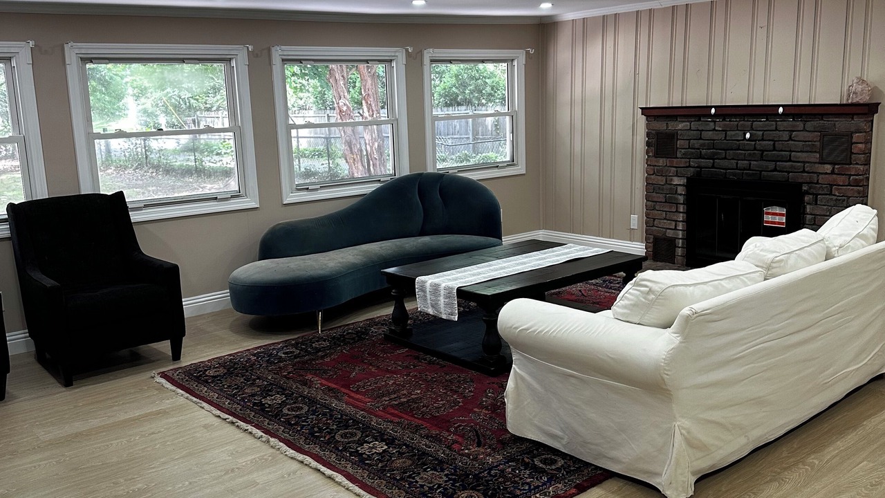 Photo of Livingroom in Muttontown