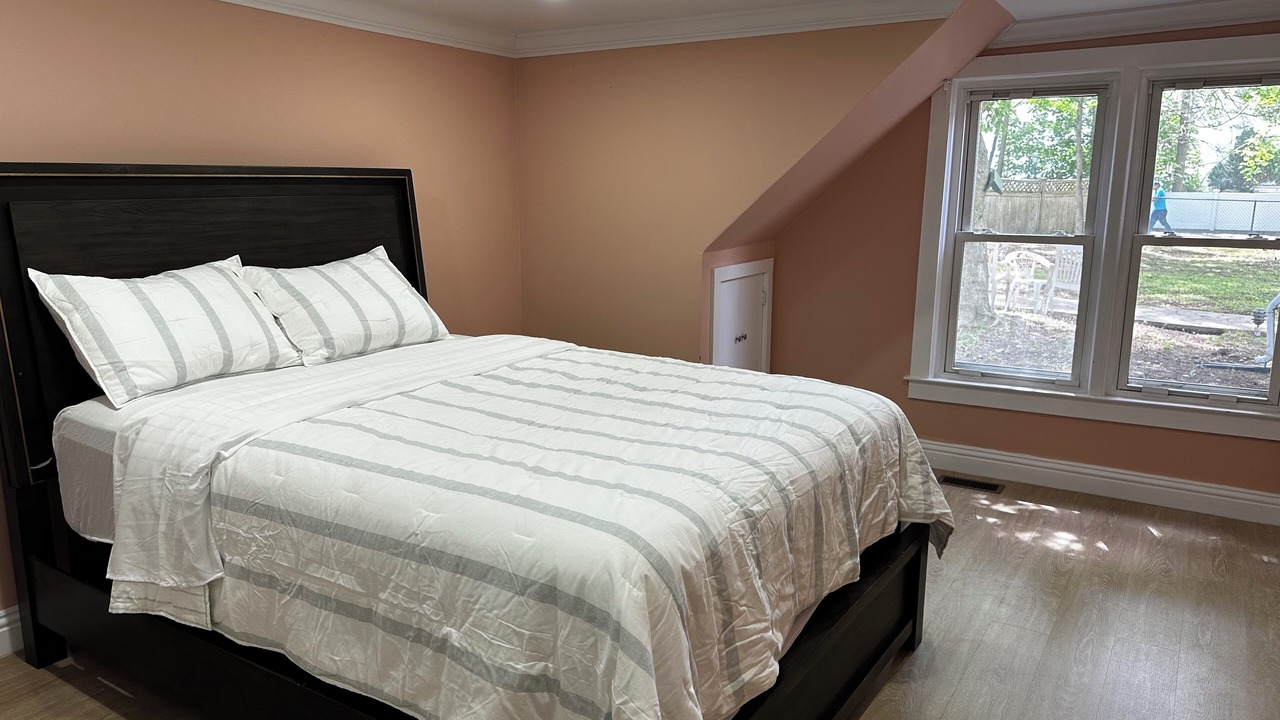 Photo of Bedroom in Muttontown